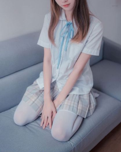 她从风暴中走来