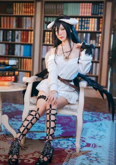 我有三个国色天香小师妹